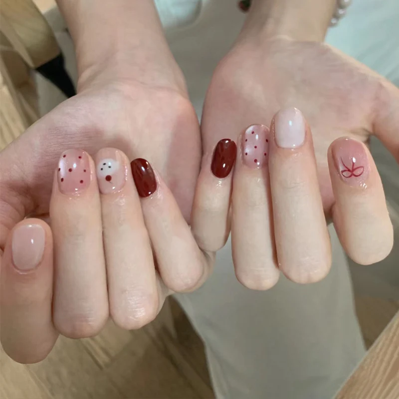 Künstlerisches Press-On Nagelset mit verspieltem Punkte- und Schleifendesign Karnz