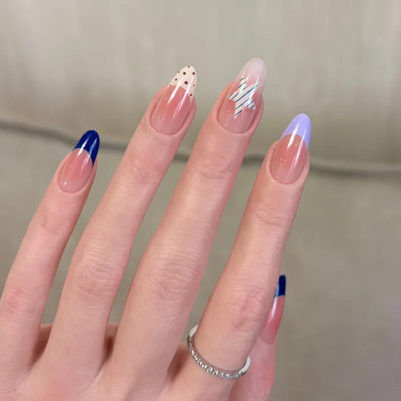 Künstlerisches Press-On-Nagel-Set mit modernen Designs Karnz