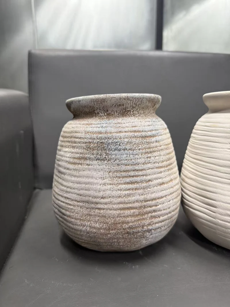 Handgefertigte Keramikvase Karnz