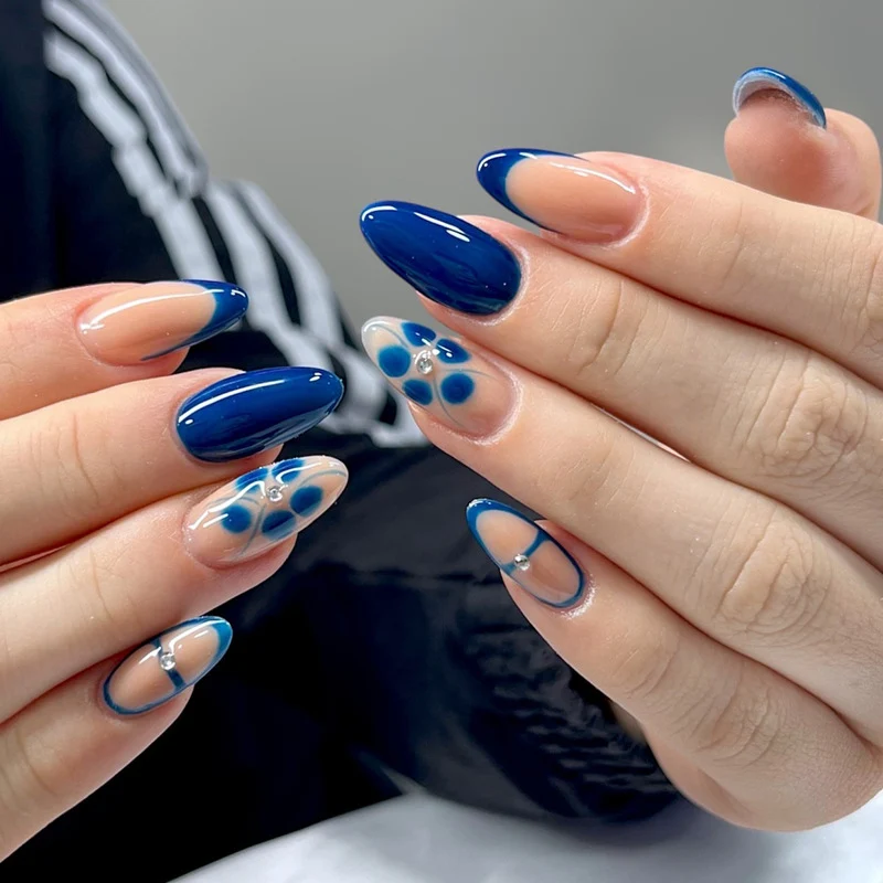 Künstlerische florale Gel-Nagelverlängerungen Karnz