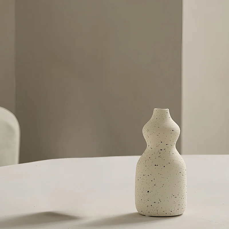 Elegante und Kunstvolle Keramikvase Karnz