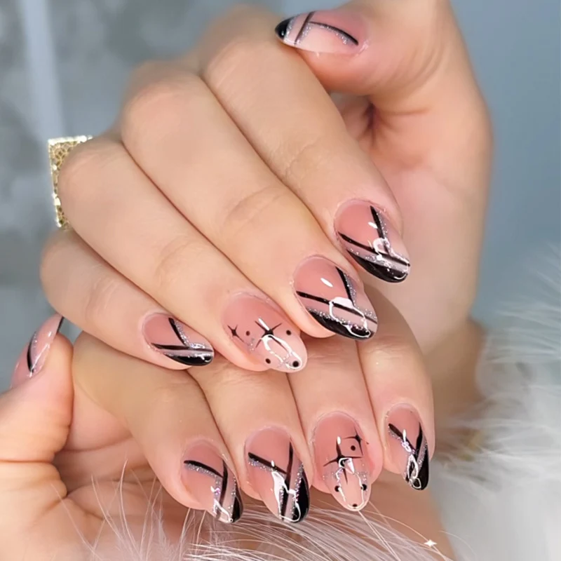 Künstlerisches Press-On Nagelset mit geometrischem Design Karnz