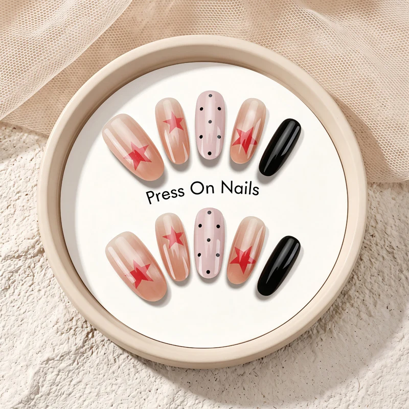 Künstlerisches Press-On-Nagel-Set mit mutigen Stern Designs Karnz