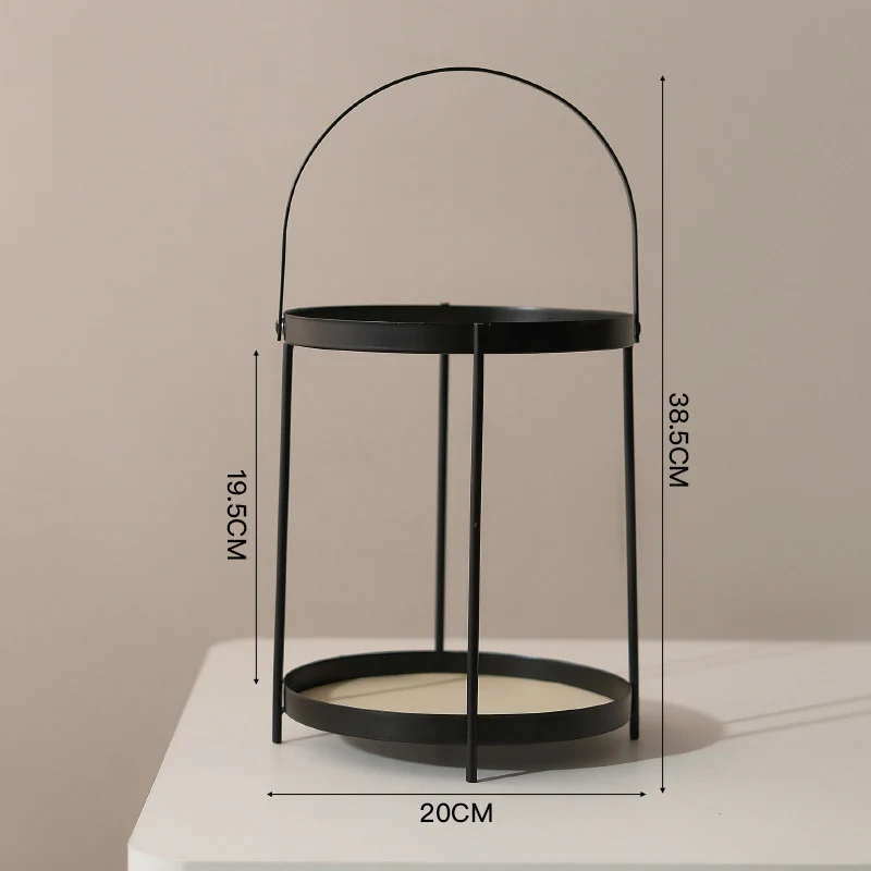Eleganter Metalltisch Karnz