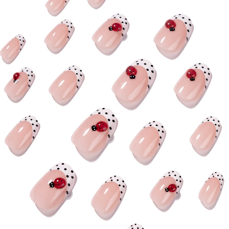 Kreative Nagelkunst mit Marienkäfer-Design Karnz