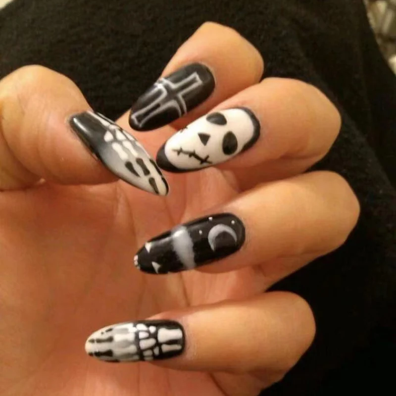 Kreative Halloween-Nagelkunst Karnz
