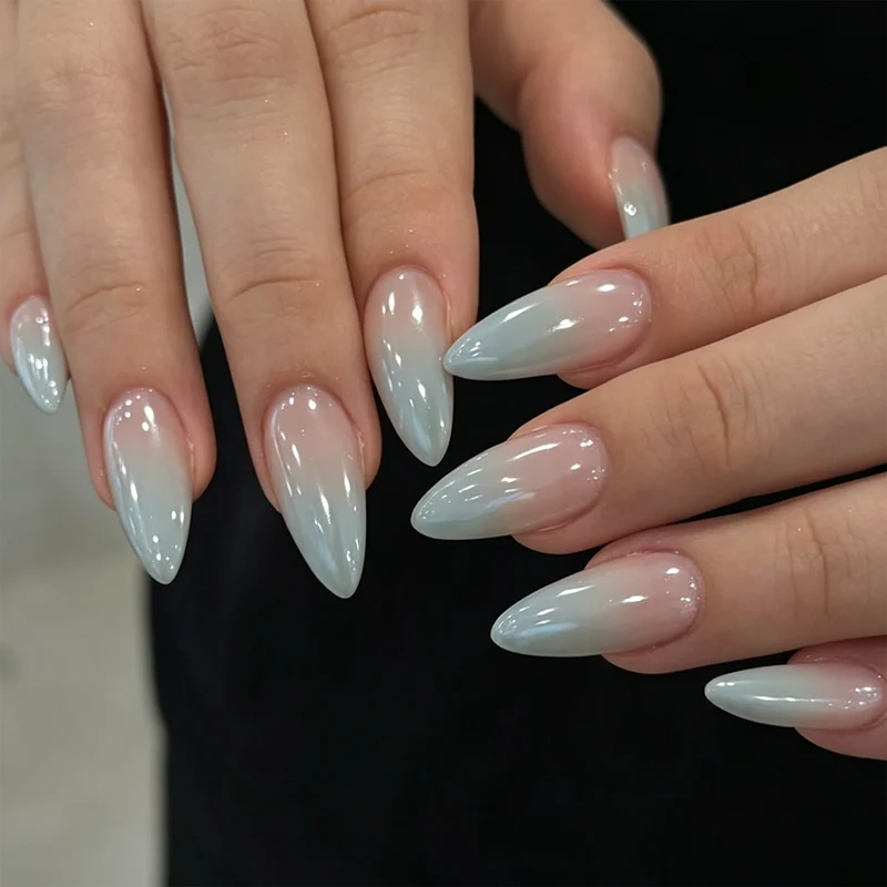 Grafische Stiletto-Nägel mit elegantem Ombre-Effekt Karnz
