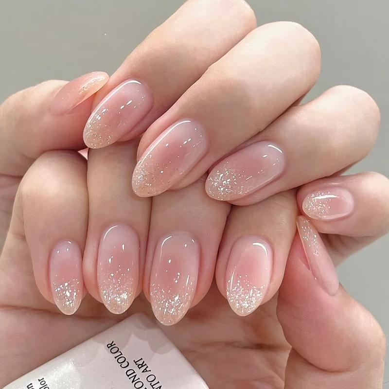 Glänzende Nagelverlängerungen Karnz