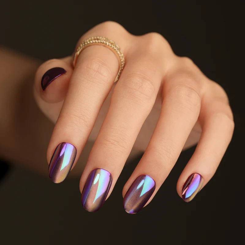 Glänzende Nagelkunst mit holografischem Effekt Karnz