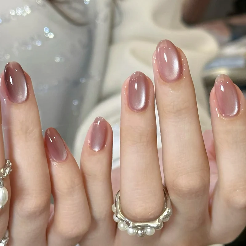 Elegante Nagelkunst mit Schimmerndem Ombre-Effekt Karnz