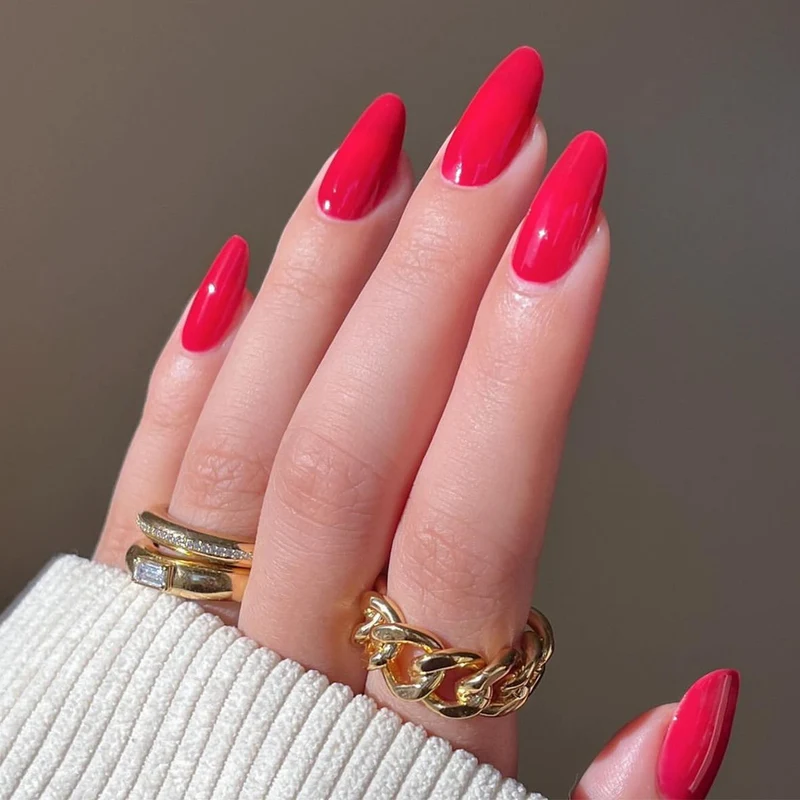 Elegante Kunstnägel mit glossy Oberfläche Karnz