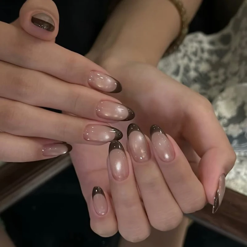 Elegante Acryl-Nägel mit modernem Ombre-Design Karnz