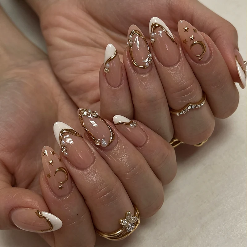 Elegante Nagelkunst mit Glitzer- und Mondmotiven Karnz