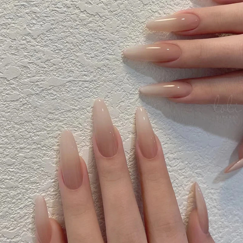 Elegante und stilvolle Nagelverlängerungen Karnz