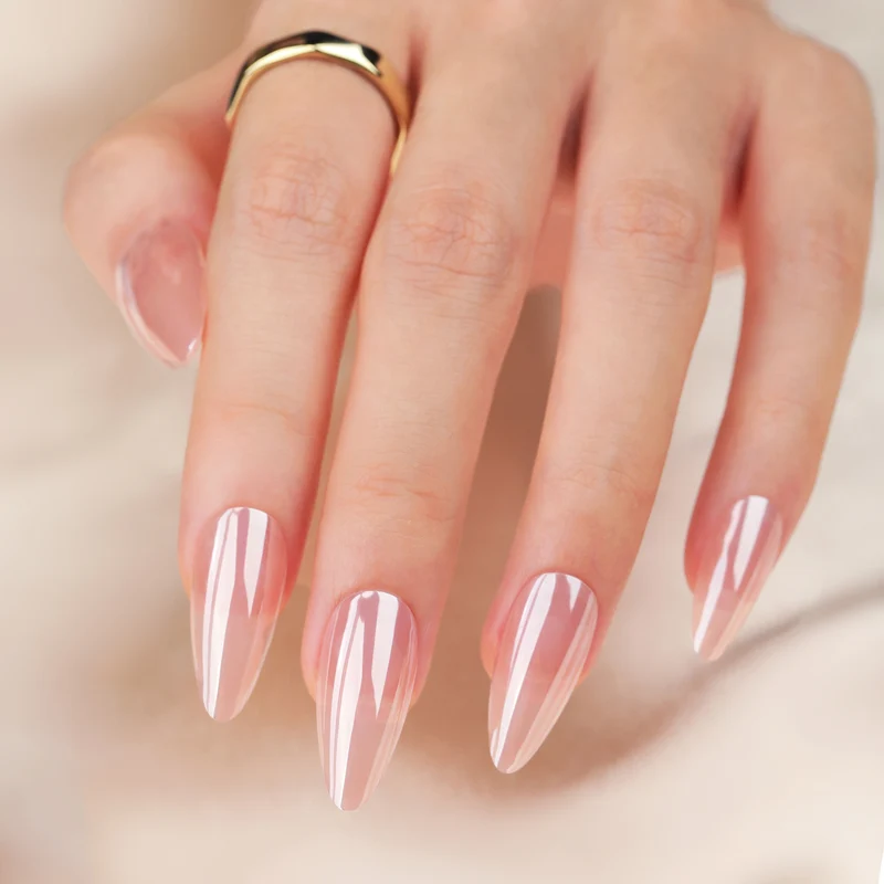 Elegante Stiletto-Nägel mit hochglänzendem Finish Karnz