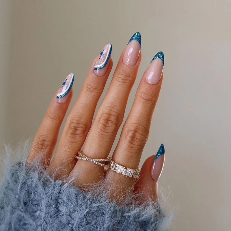 Elegante Stiletto-Nägel mit Glitzer- und Ombre-Design Karnz