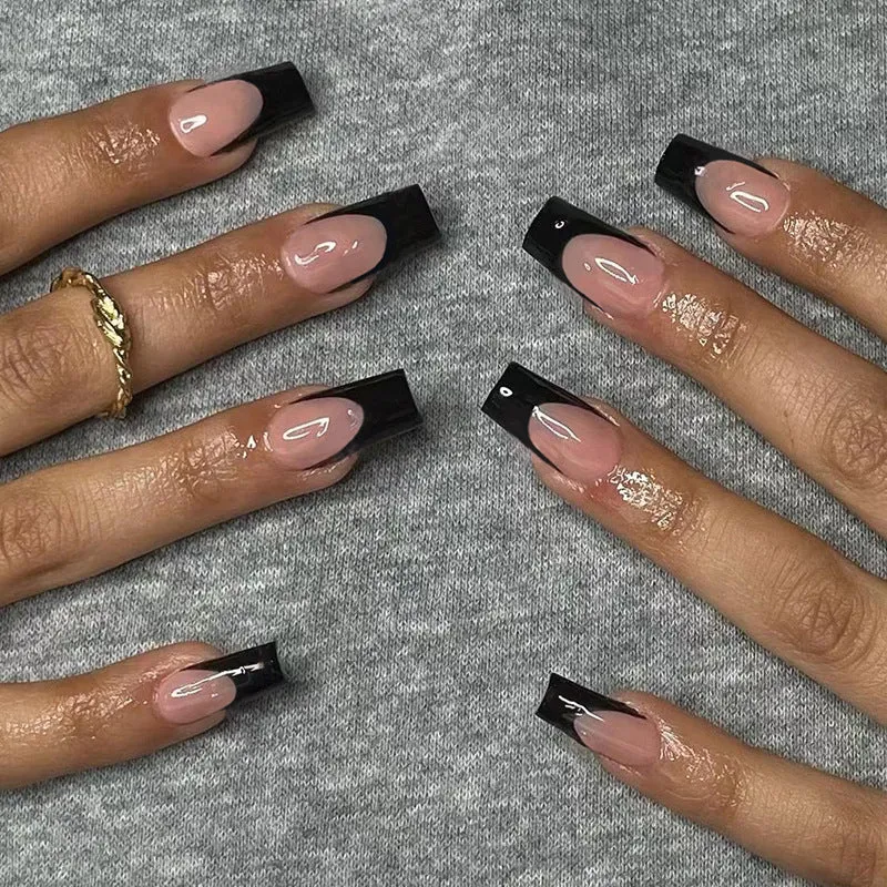 Elegante sowie modische Stiletto-Nägel Karnz