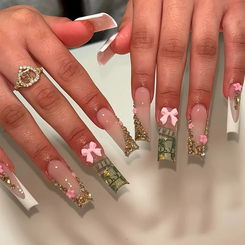 Dekoratives Skulptiertes Nagelset Karnz