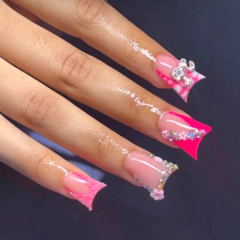 Dekorative Blumen- und Strass-Acrylnagelerweiterungen Karnz