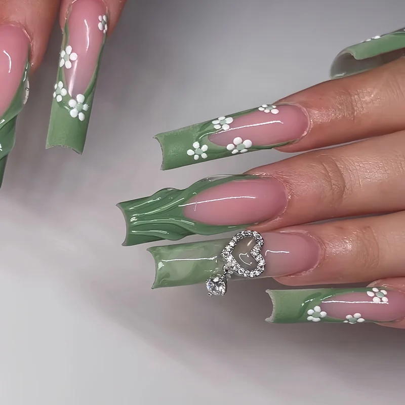 Dekorativer floral-akryl-nagelset Karnz