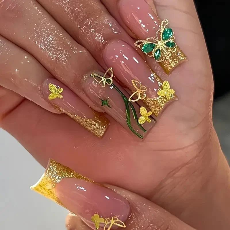 Dekorative Schmetterlings-Themen-Nagelverzierungen Karnz