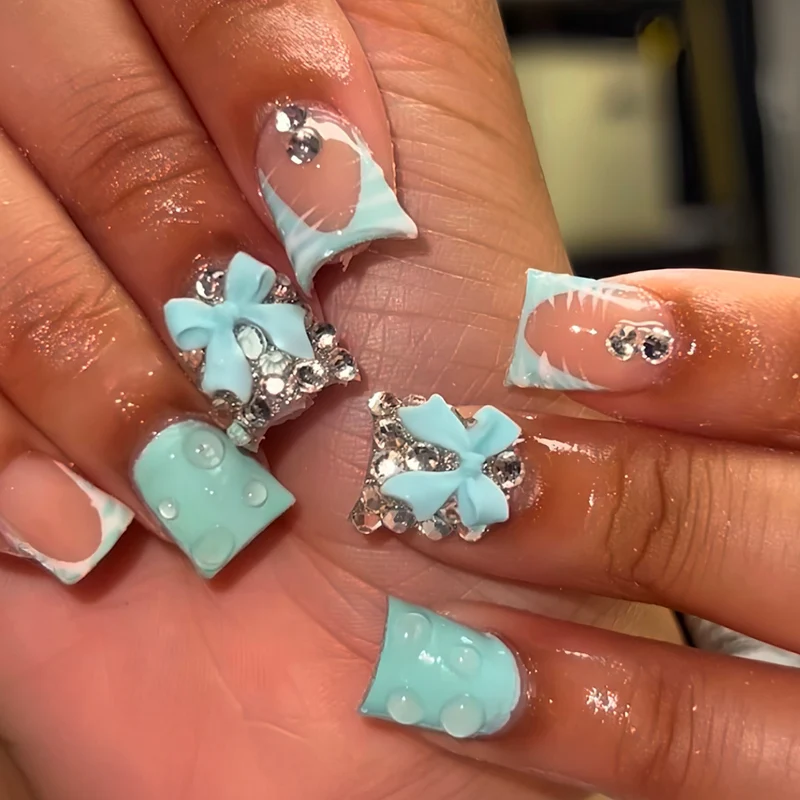 Dekorative Bling Nagelverzierungen Karnz