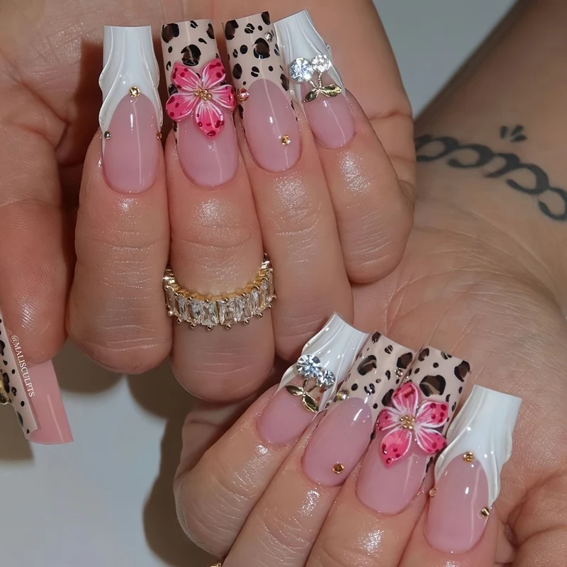 Dekorative Künstlerische Nagelverzierungen Karnz