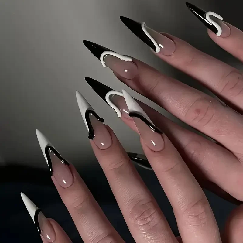 Elegante Stiletto-Nagelverstärkungen Karnz