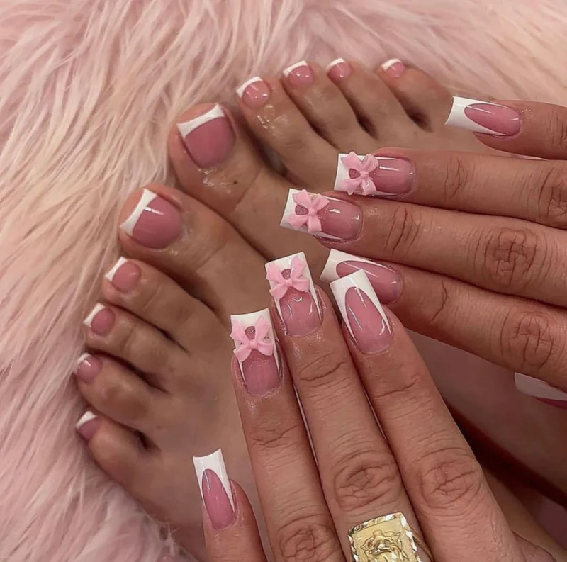 Elegantes French Tip Nagelkunst Set Karnz