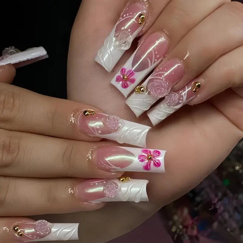 Elegante Blumen Acryl-Nagelkunst Karnz