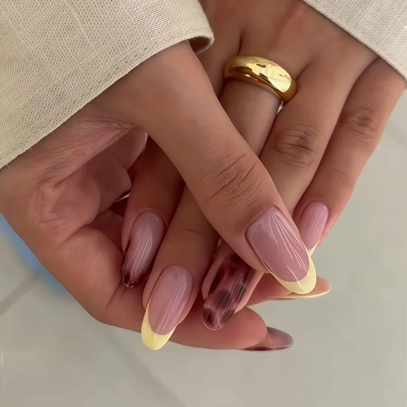 Künstlerische Gel-Nagelveränderungen Karnz