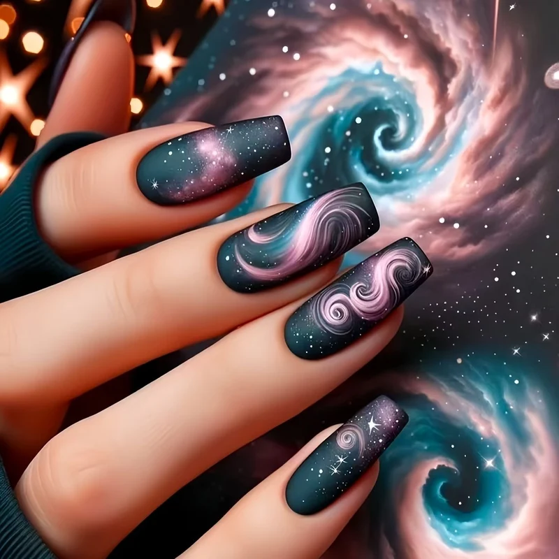 Künstlerische galaktische Nagelverzierungen Karnz