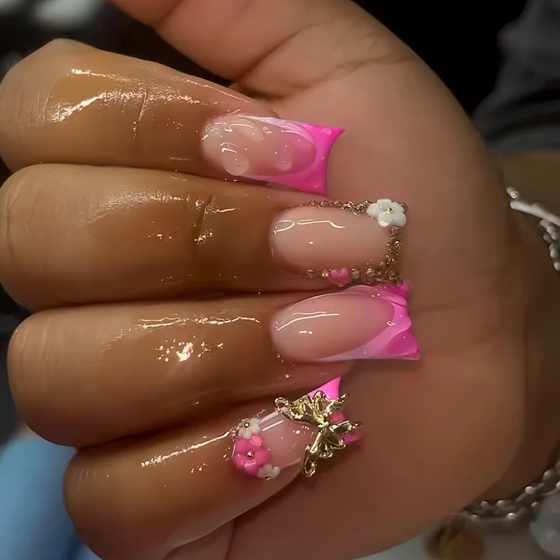 Künstlerische florale Press-On Nagelverzierungen Karnz