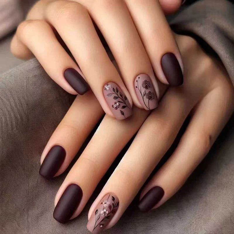 Künstlerisches Florales Mattschmuck-Nageldesign Karnz