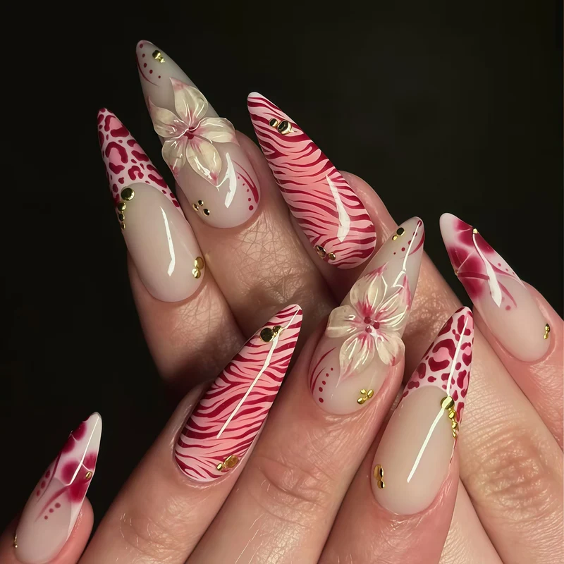 Künstlerische florale Acryl-Nagelverlängerungen Karnz