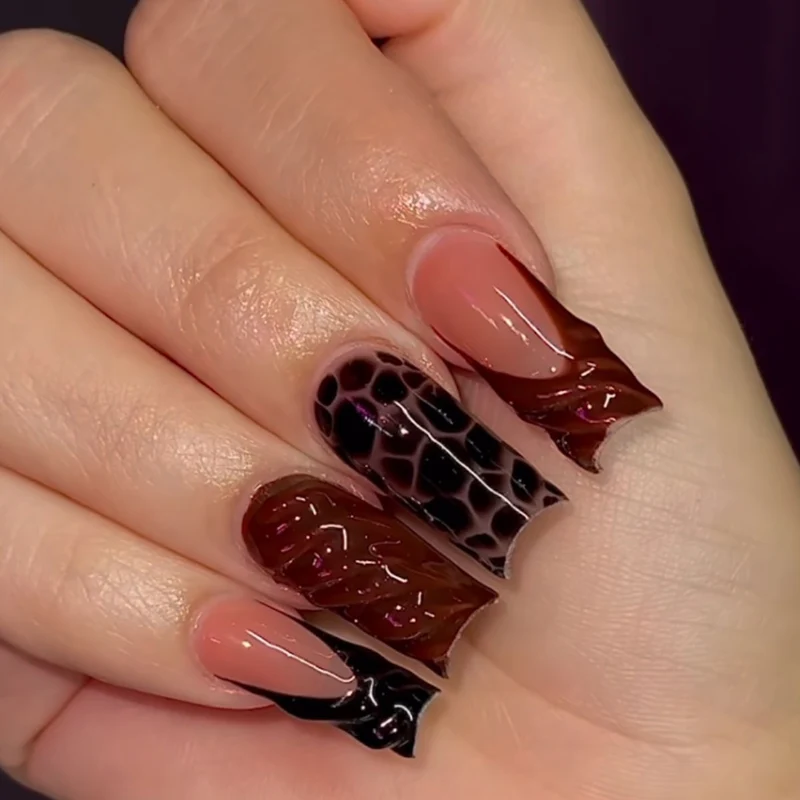 Künstlerische Acryl-Nagelverzierungen Karnz