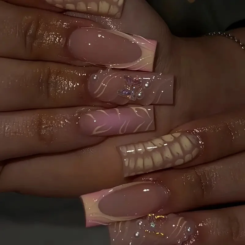 Künstlerisches 3D Nagelkunstdesign Karnz
