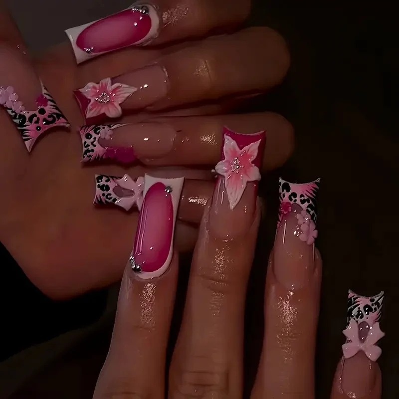 Künstlerische 3D-Blumen-Nagelverzierungen Karnz