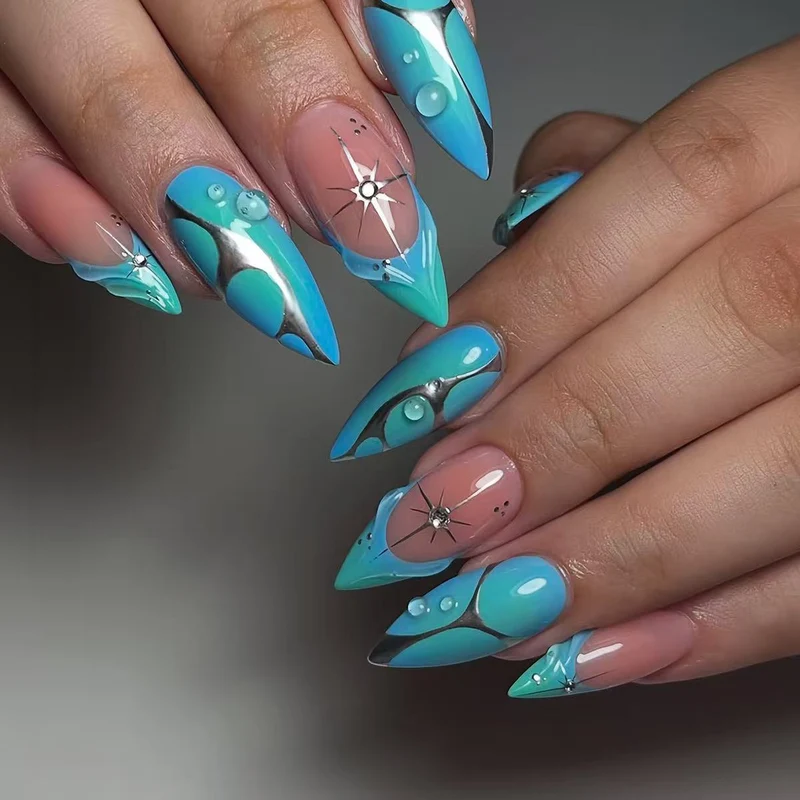Künstlerische Stiletto-Nagelverlängerungen Karnz