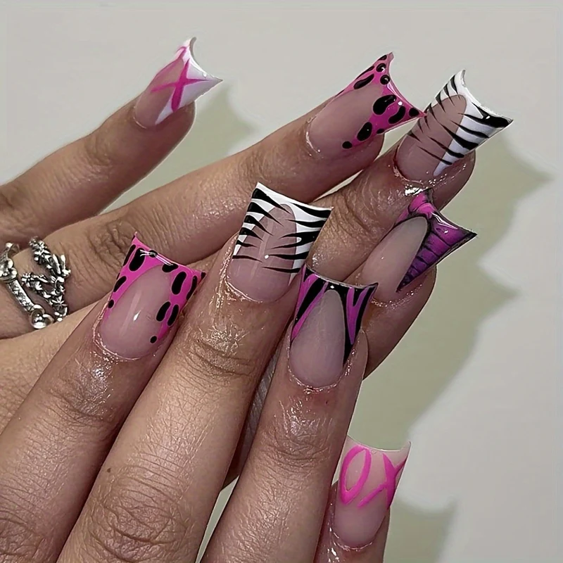 Künstlerisches Nageldesign Verlängerungen Karnz
