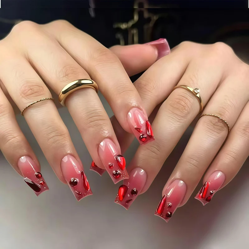 Künstlerische Nageldekorationen Karnz