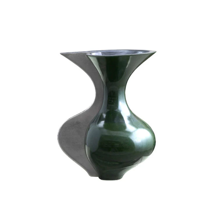 Moderne dekorative Metall- und Keramikvase
