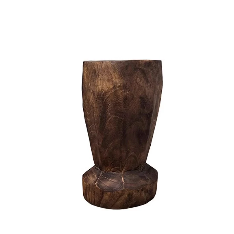 Handgefertigter artisanaler Holz-Hocker