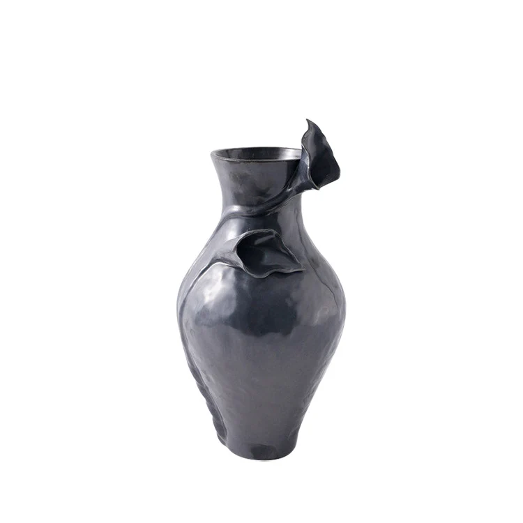 Elegante florale Metallvase