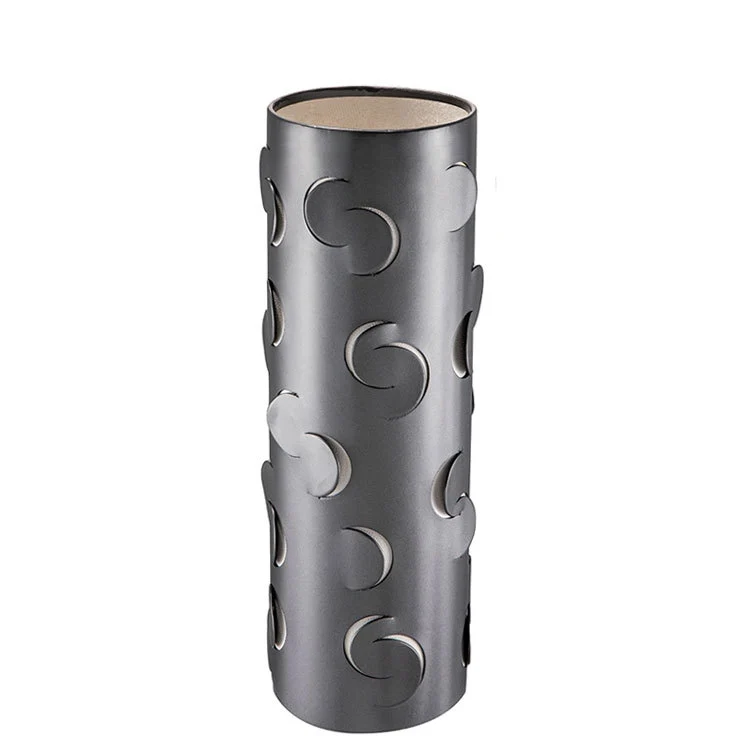 Dekorativer Metallkerzenhalter