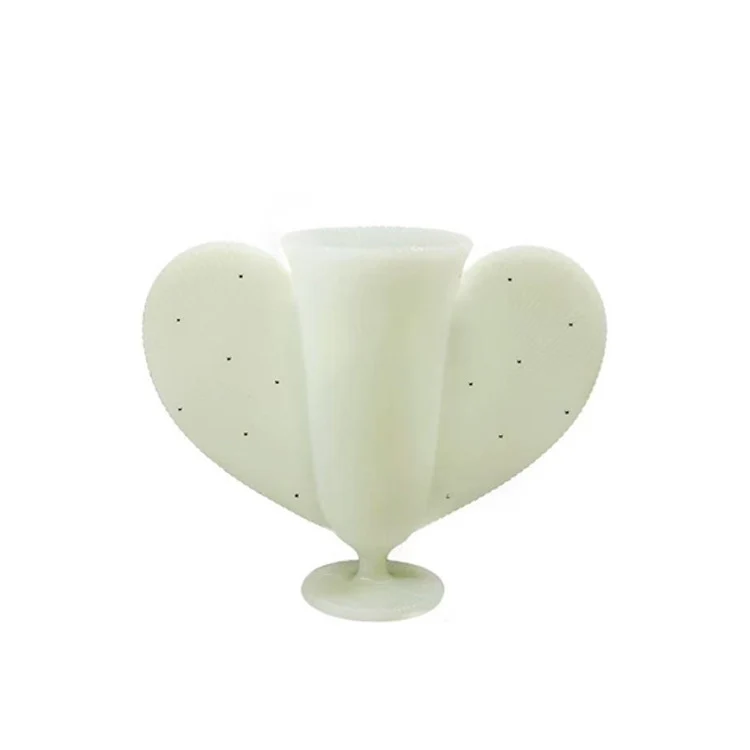 Dekorativer herzförmiger Blumenvase