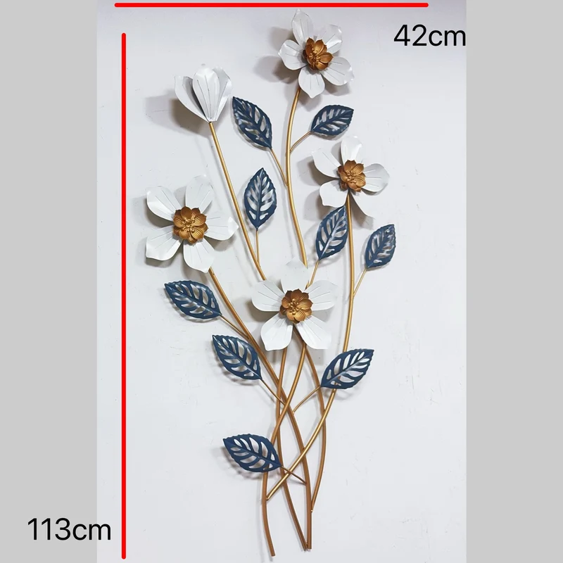 Elegante florale Wandskulptur Karnz