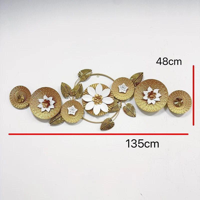 Elegante florale Metall Wand Skulptur Karnz
