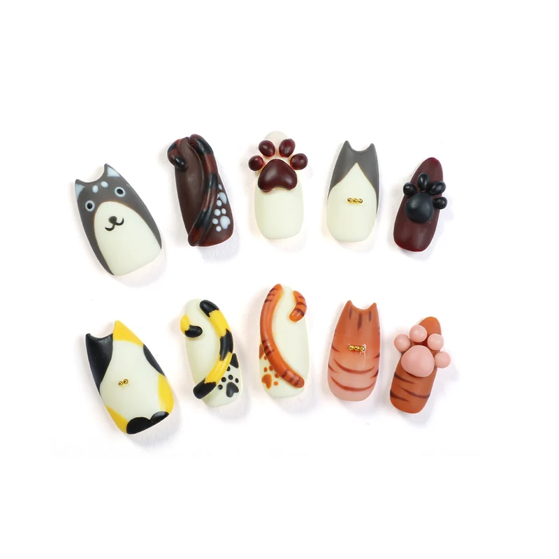Kunstnagelset mit tierischen Motiven Karnz