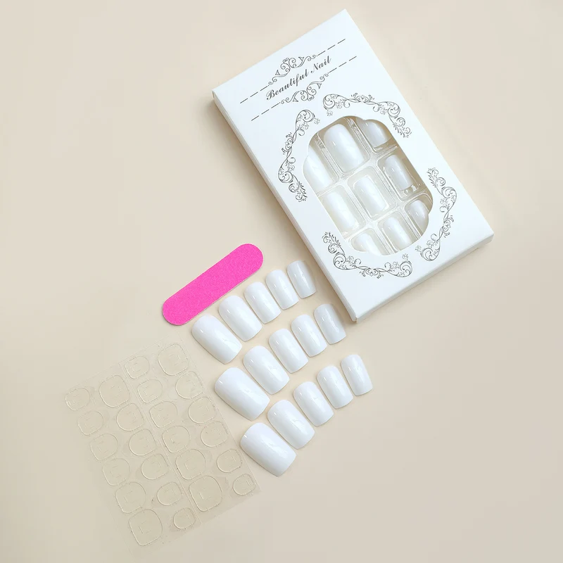 Kunstnagelset mit nagelneuem Design und perfekter Passform Karnz